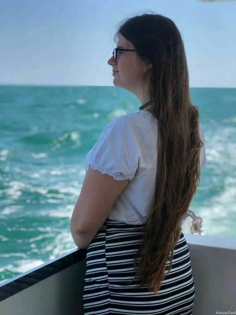Elena Profile image 3